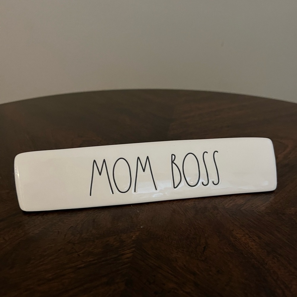 MOM BOSS Desk Plate